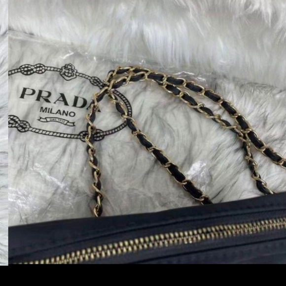 New black purse with Zipper and gold Chain belt should purs - Picture 4 of 15